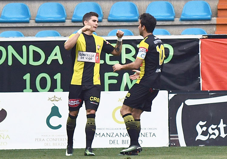 Kaxe celebra el gol que consiguió en el Toralín en abril de este año / BierzoDiario