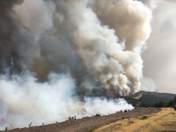 El incendio de La Cabrera, que arrasó ya 6.000 hectáreas, obliga a desalojar Forna El incendio de La Cabrera, que arrasó ya 6.000 hectáreas, obliga a desalojar Forna
